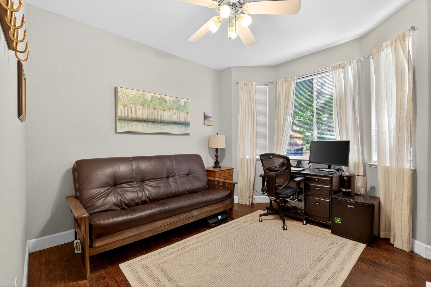 3130 Hillcrest Ct, Madera, CA 93637