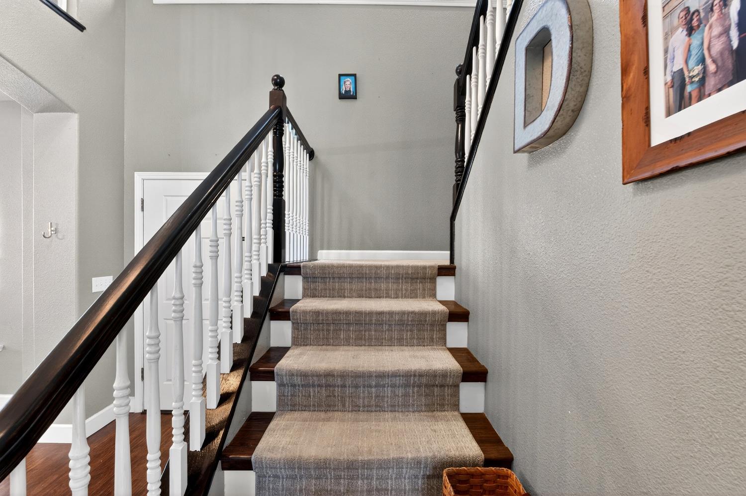 3130 Hillcrest Ct, Madera, CA 93637