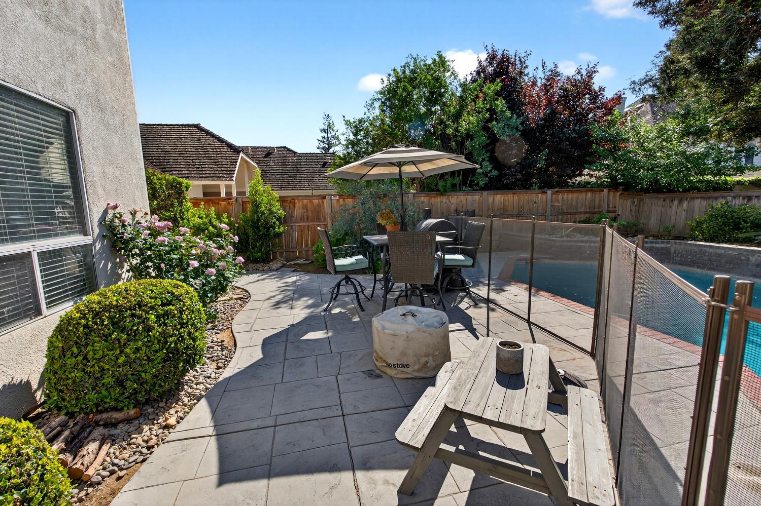 3130 Hillcrest Ct, Madera, CA 93637