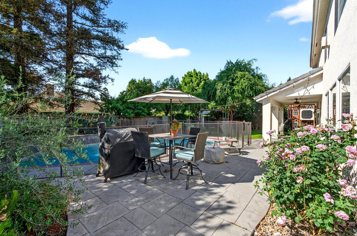 3130 Hillcrest Ct, Madera, CA 93637