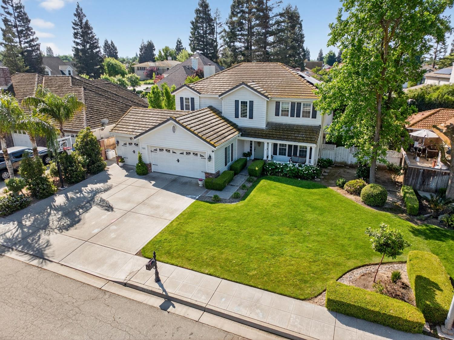 3130 Hillcrest Ct, Madera, CA 93637