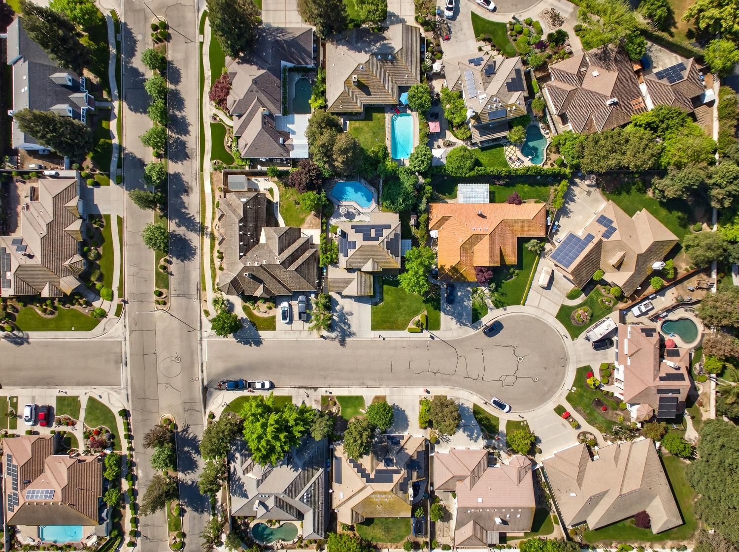 3130 Hillcrest Ct, Madera, CA 93637