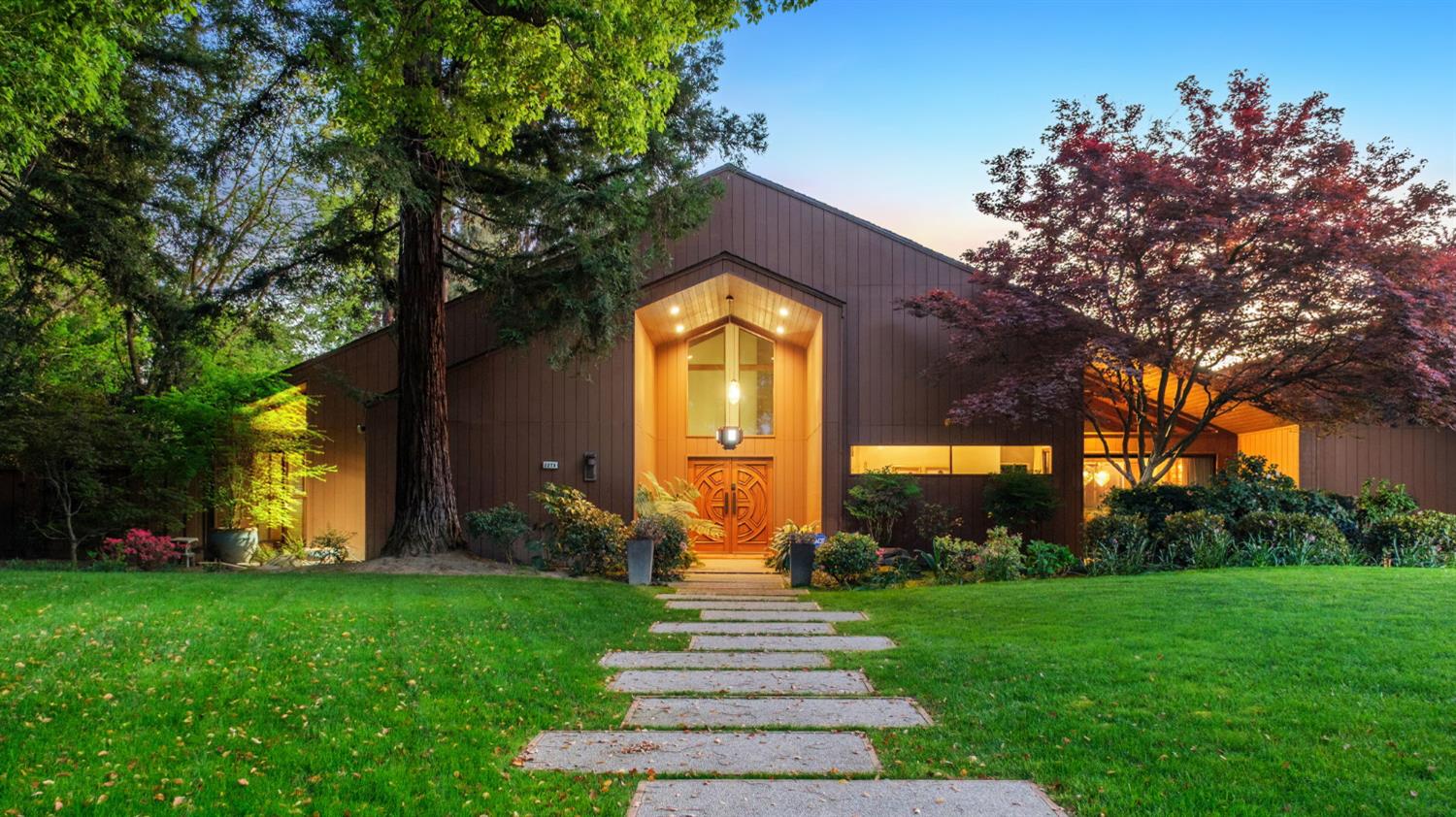 2273 W Dovewood Ln, Fresno, CA 93711