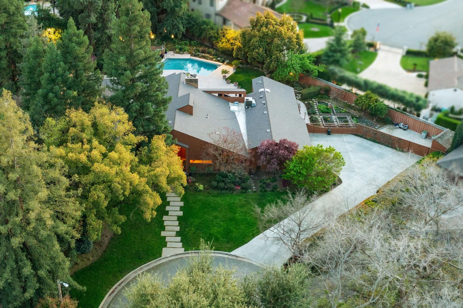 2273 W Dovewood Ln, Fresno, CA 93711