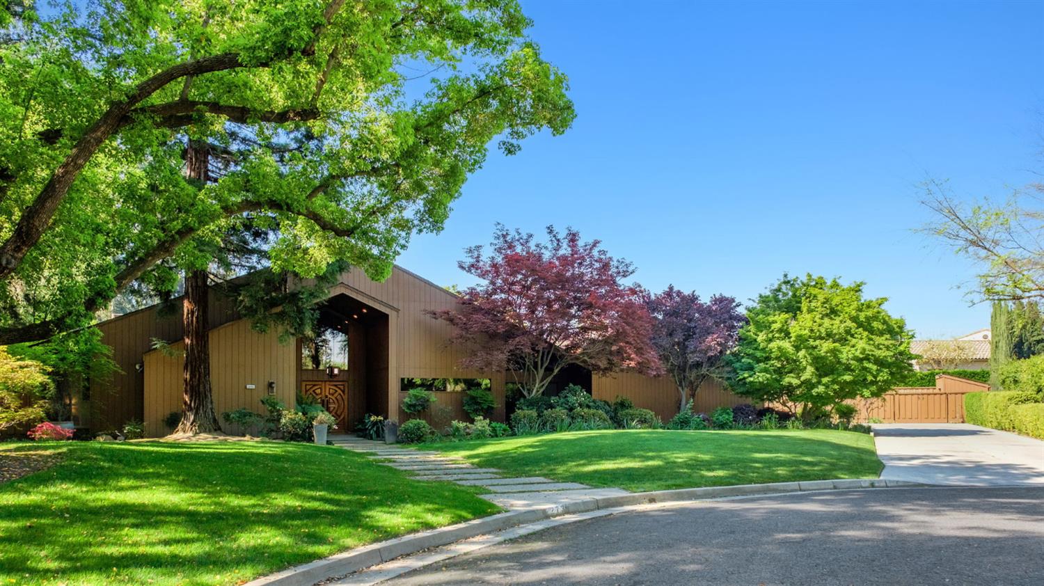 2273 W Dovewood Ln, Fresno, CA 93711