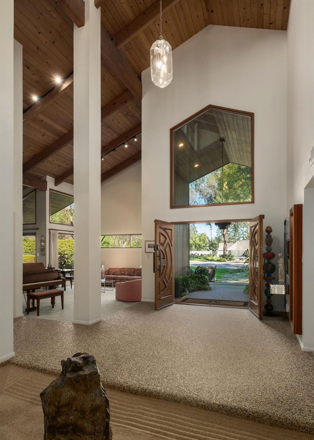 2273 W Dovewood Ln, Fresno, CA 93711