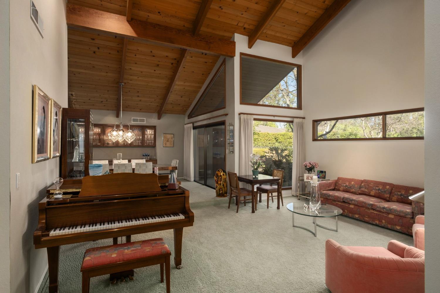 2273 W Dovewood Ln, Fresno, CA 93711