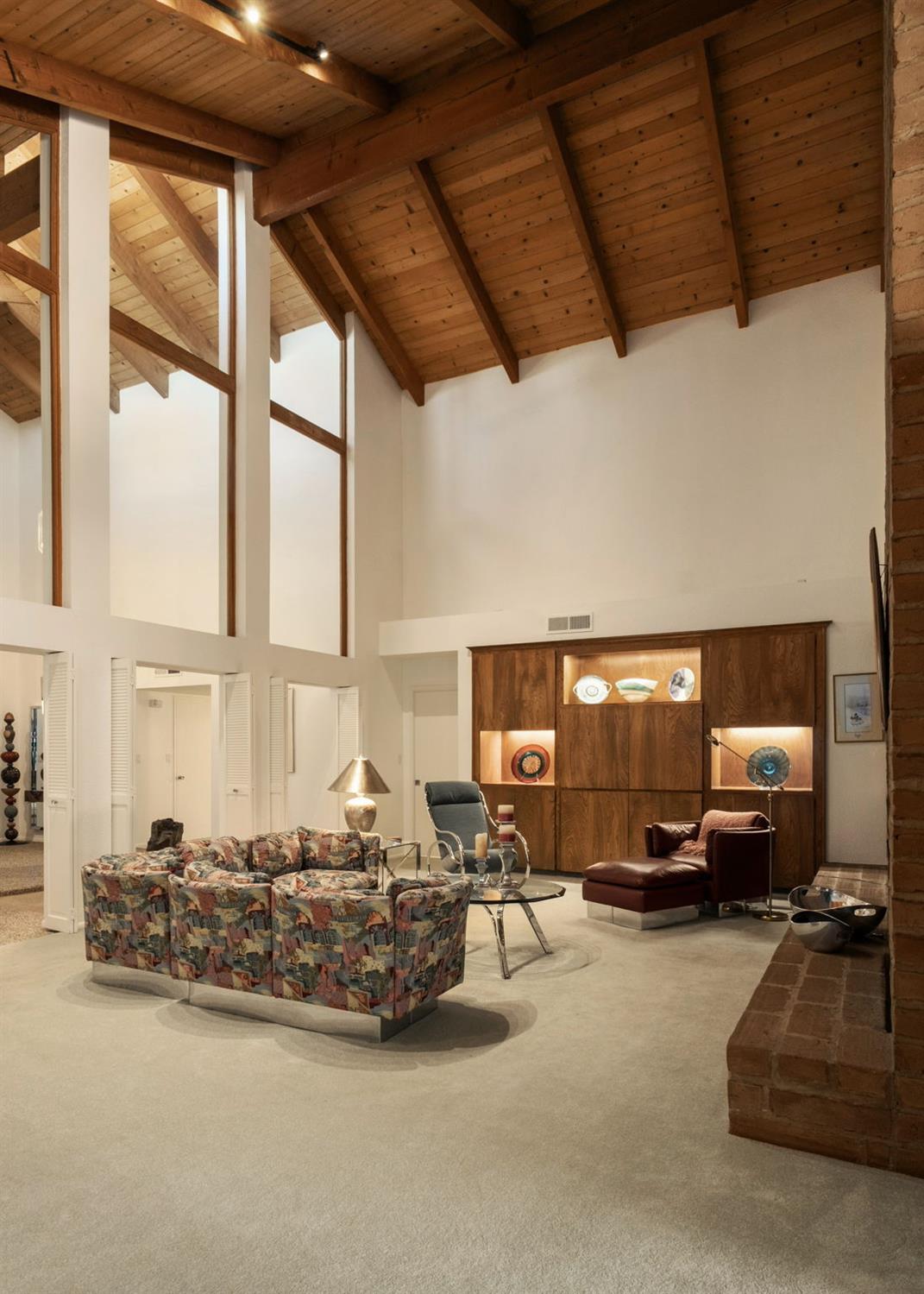 2273 W Dovewood Ln, Fresno, CA 93711