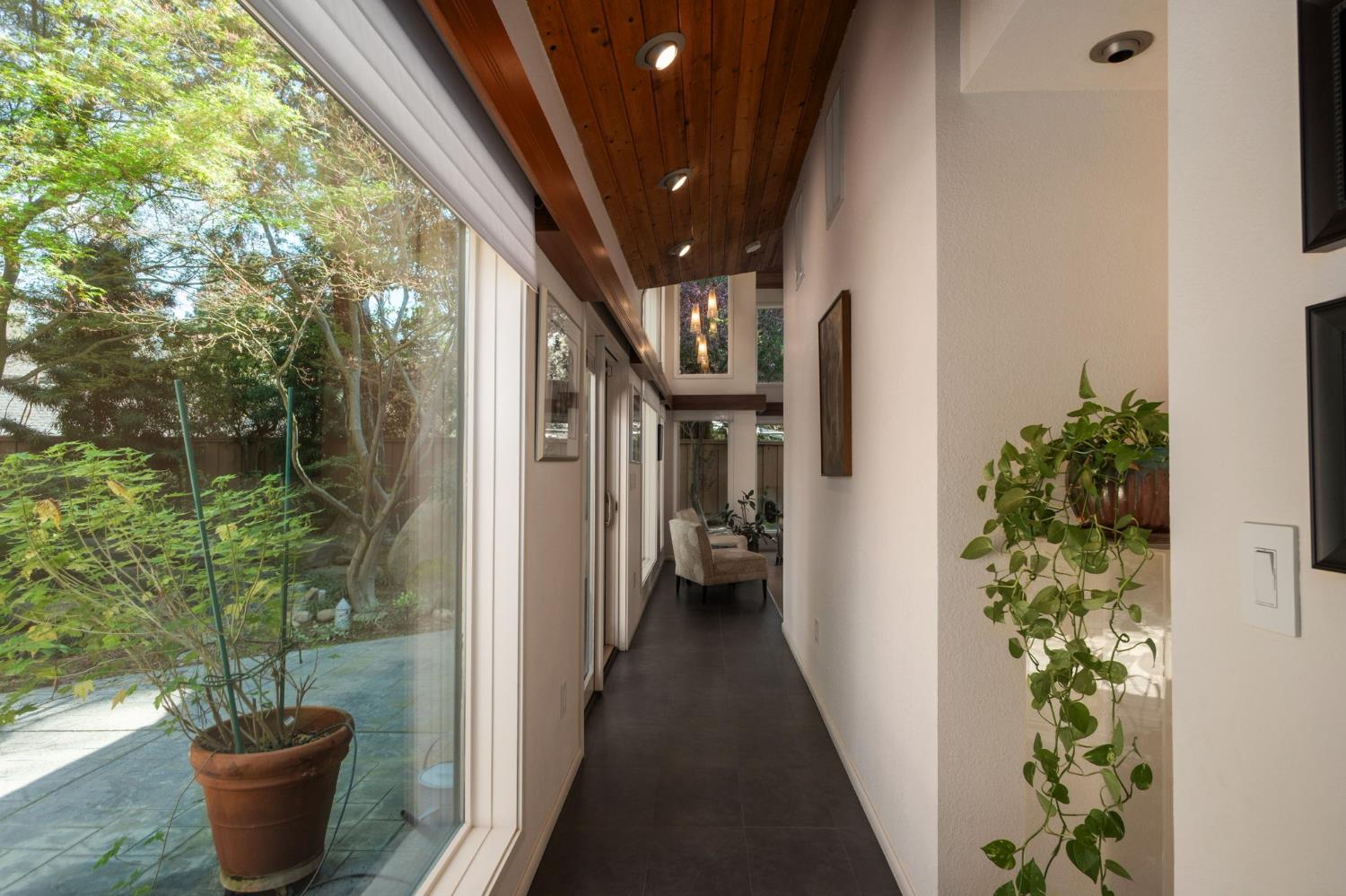 2273 W Dovewood Ln, Fresno, CA 93711