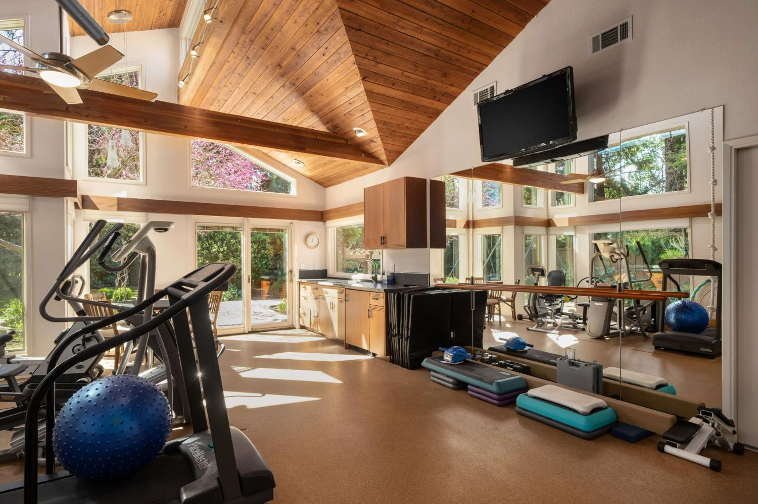 2273 W Dovewood Ln, Fresno, CA 93711