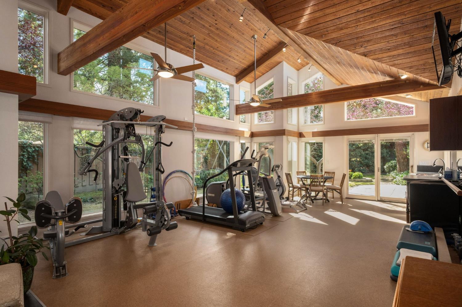 2273 W Dovewood Ln, Fresno, CA 93711