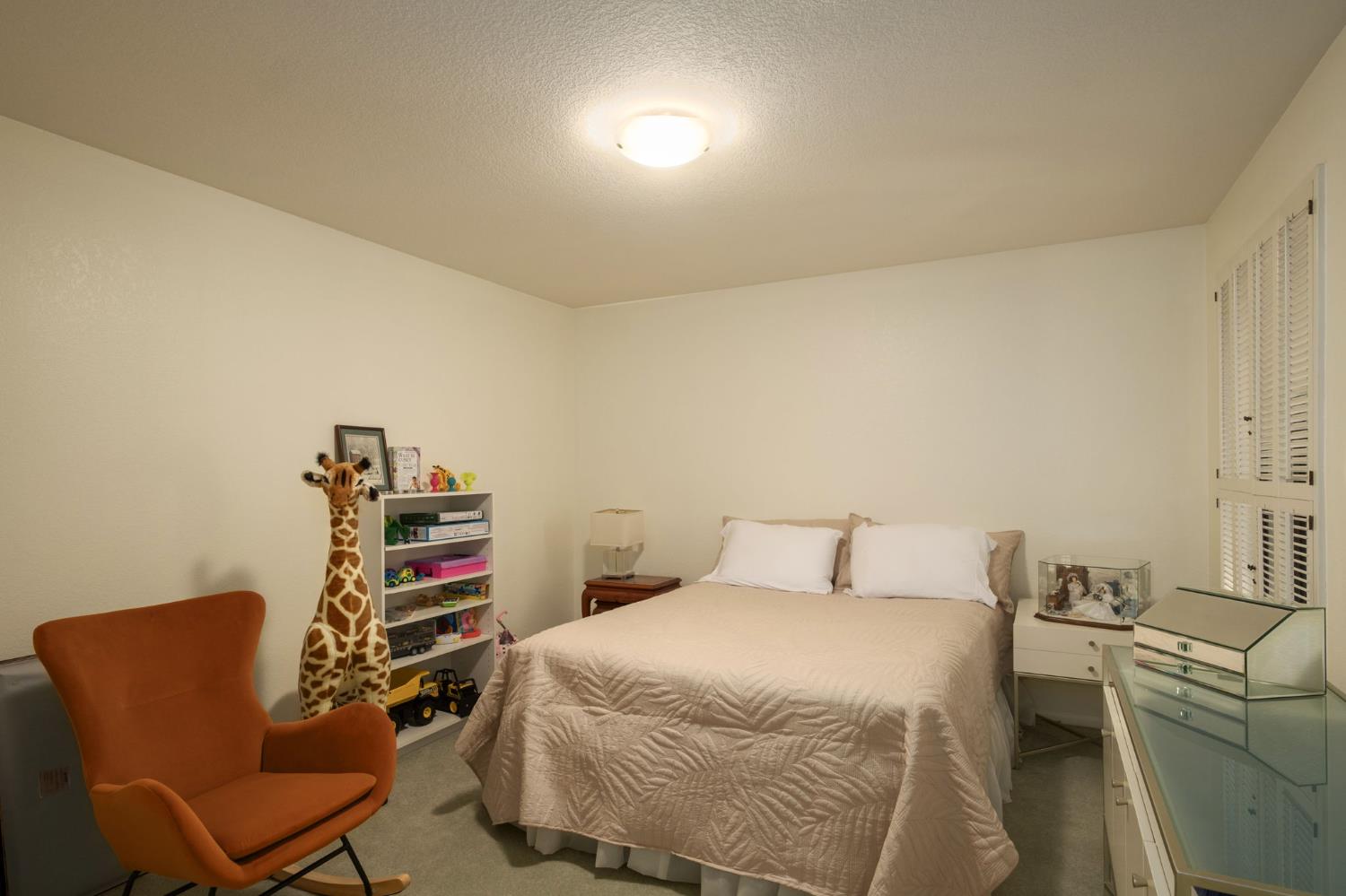 2273 W Dovewood Ln, Fresno, CA 93711