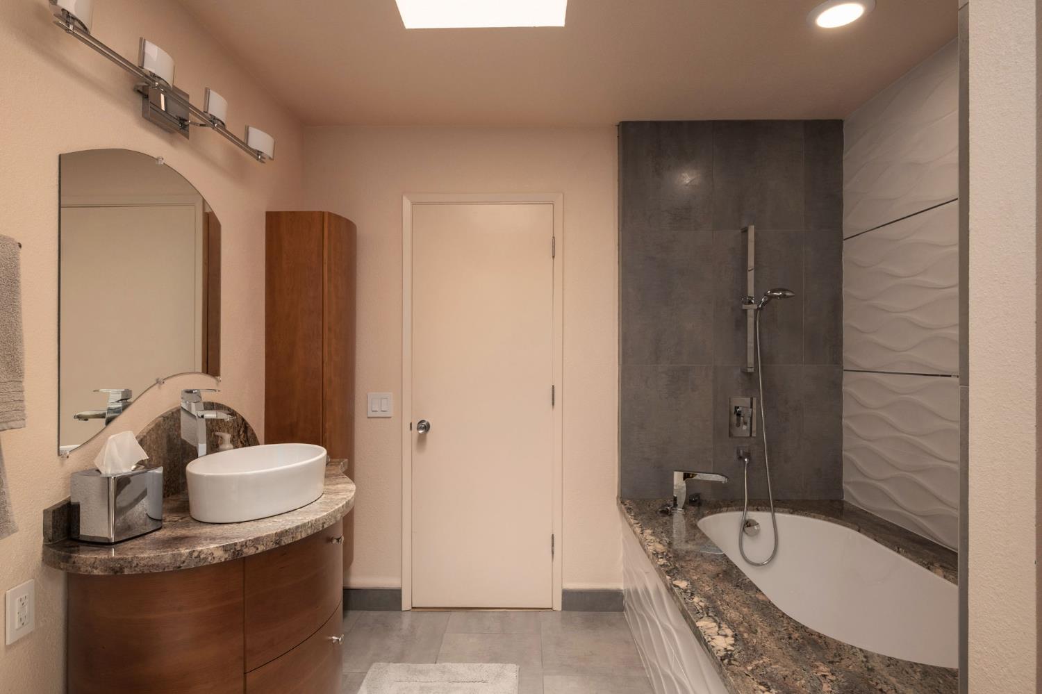 2273 W Dovewood Ln, Fresno, CA 93711