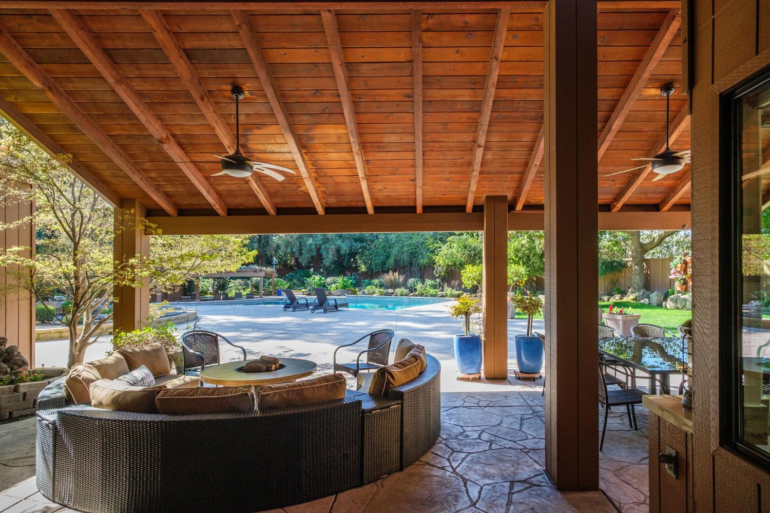 2273 W Dovewood Ln, Fresno, CA 93711