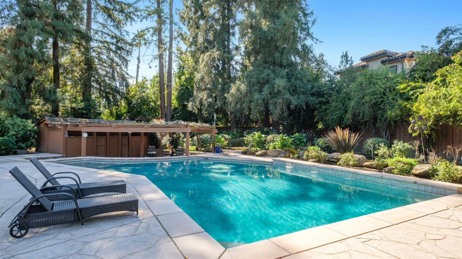 2273 W Dovewood Ln, Fresno, CA 93711