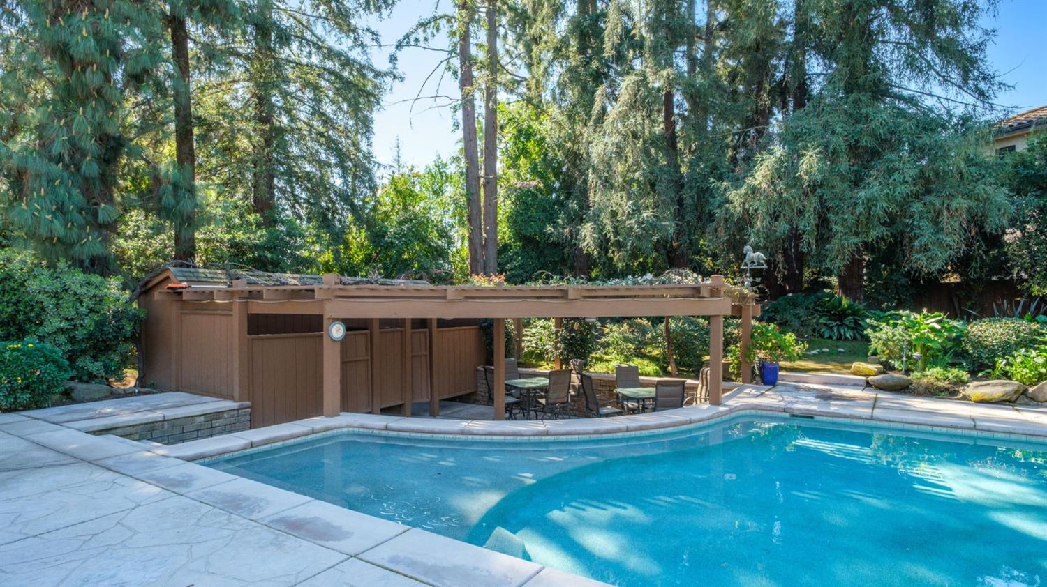 2273 W Dovewood Ln, Fresno, CA 93711