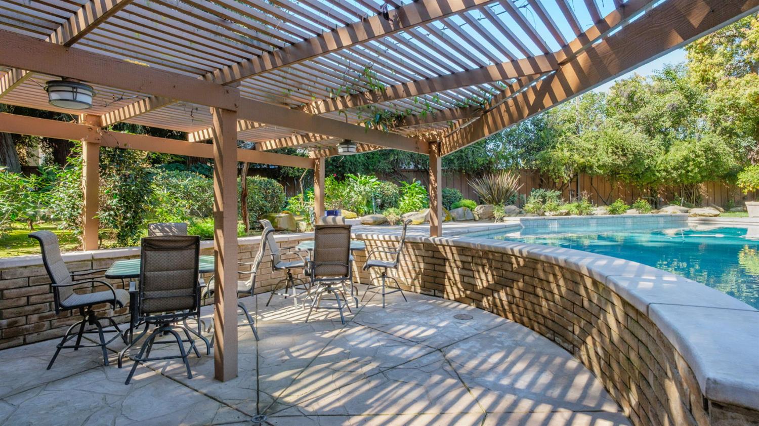 2273 W Dovewood Ln, Fresno, CA 93711