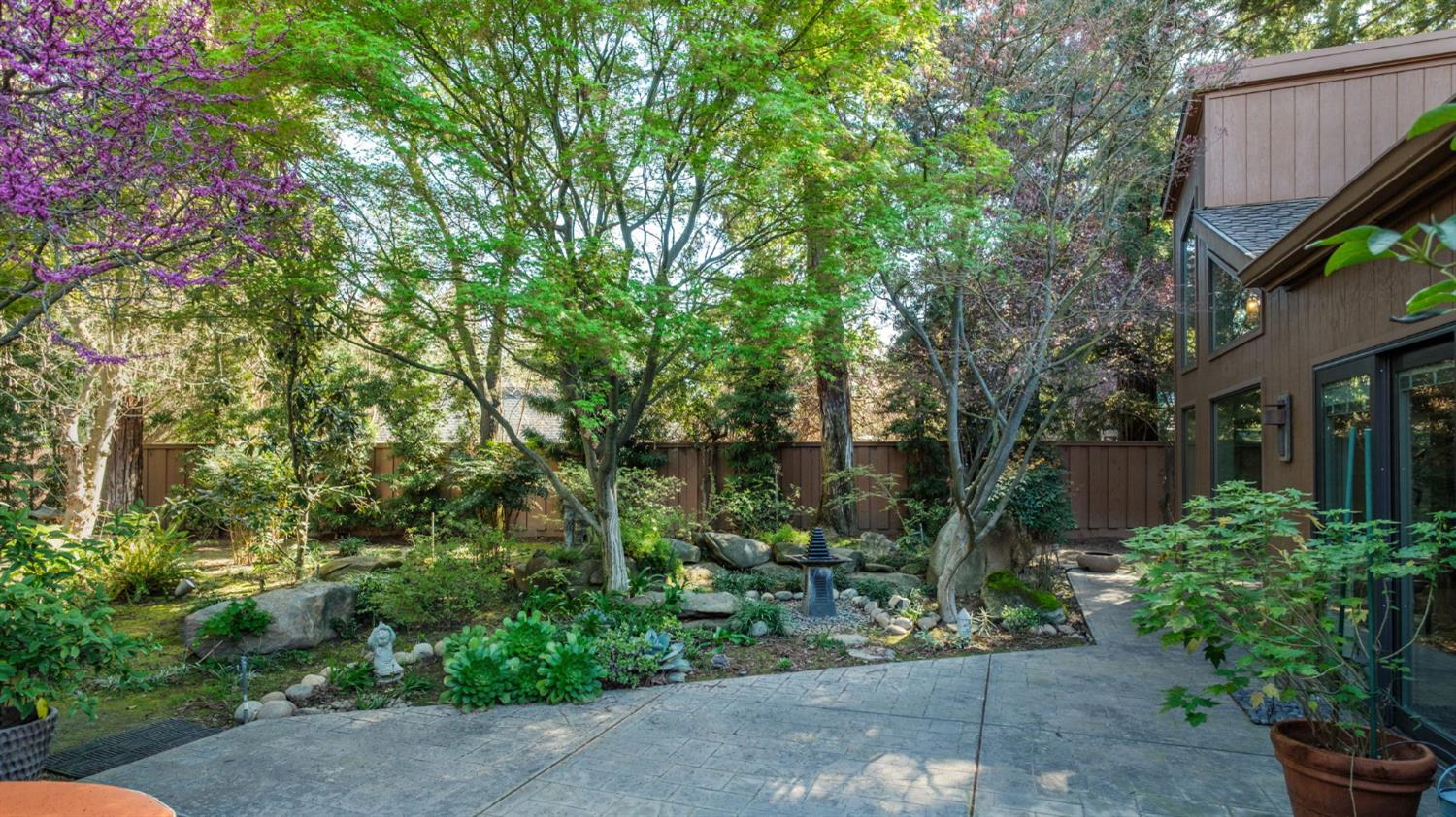 2273 W Dovewood Ln, Fresno, CA 93711