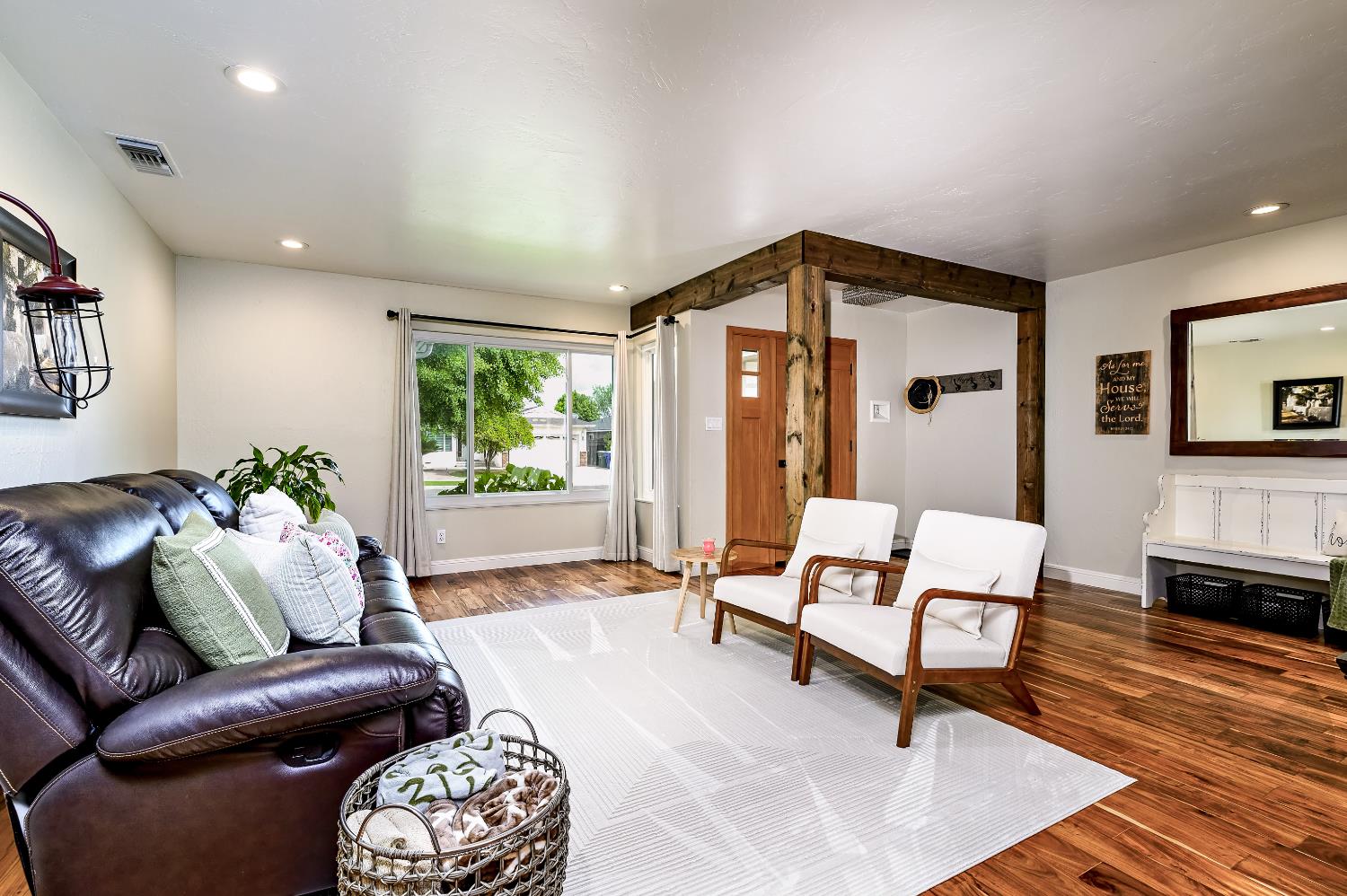 1461 E Vartikian Ave, Fresno, CA 93710