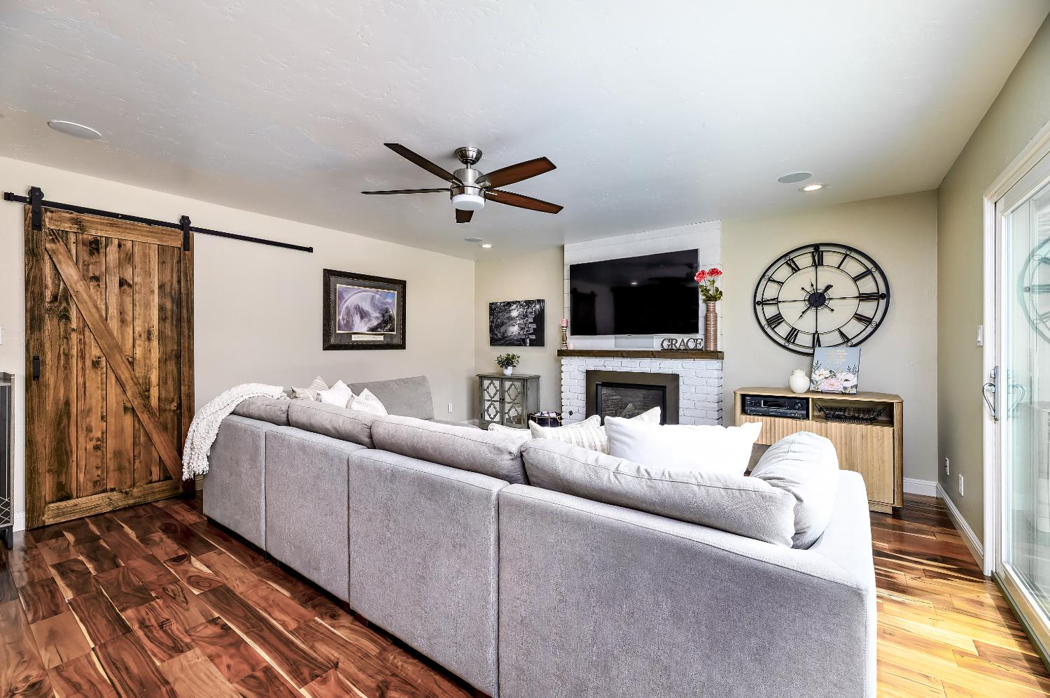 1461 E Vartikian Ave, Fresno, CA 93710