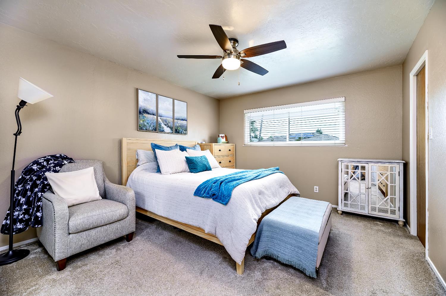 1461 E Vartikian Ave, Fresno, CA 93710