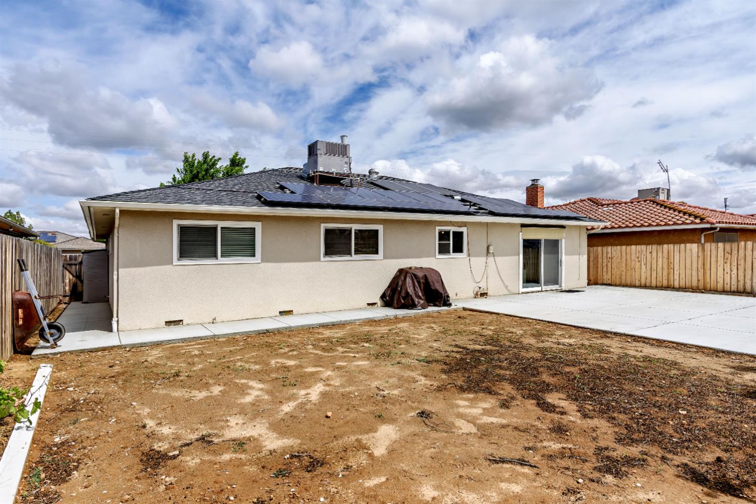 1461 E Vartikian Ave, Fresno, CA 93710