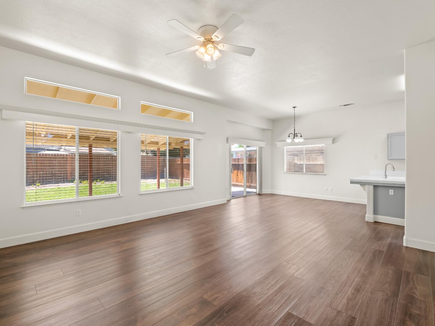 5637 W Oak Ave, Fresno, CA 93722