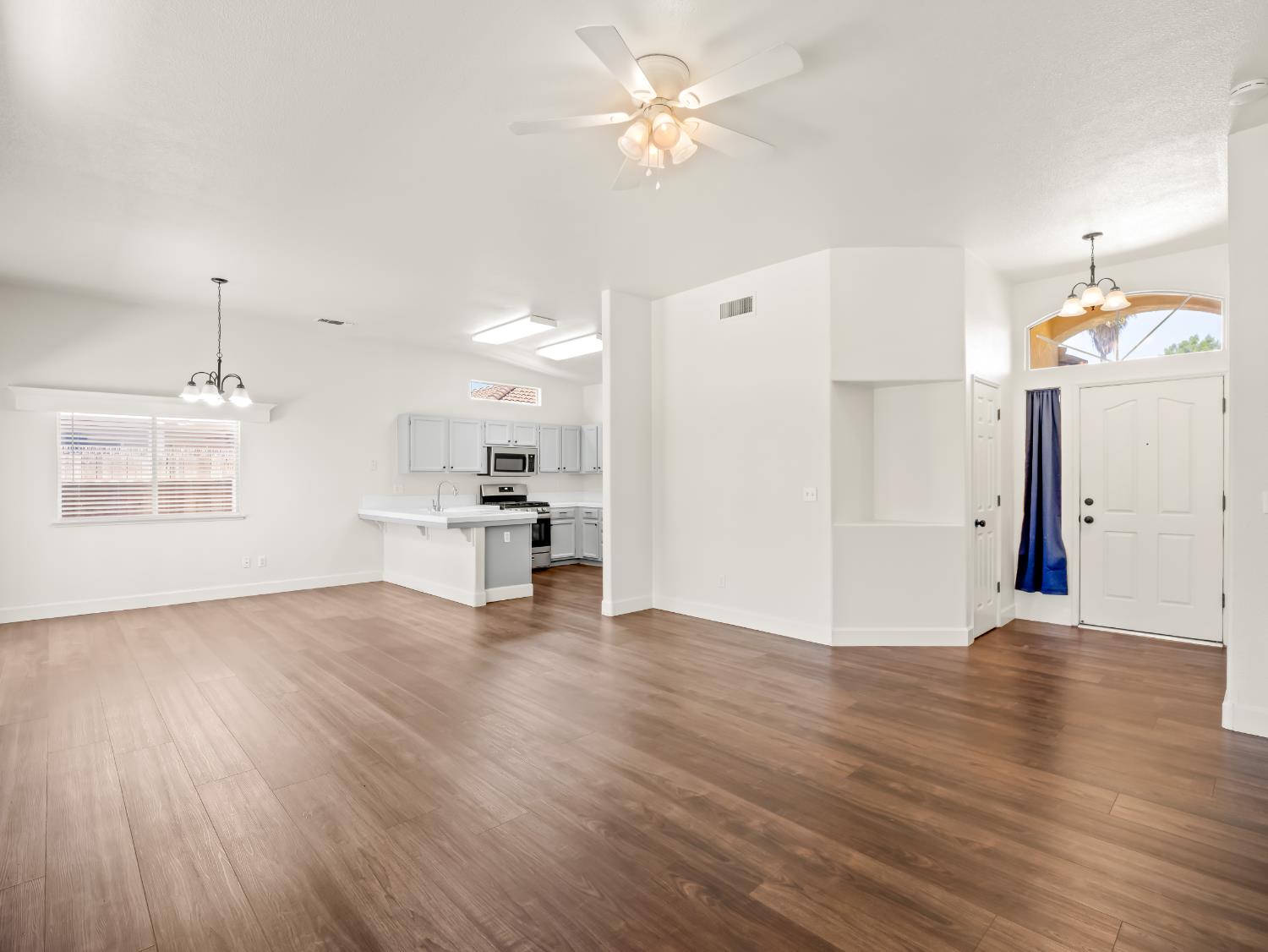 5637 W Oak Ave, Fresno, CA 93722