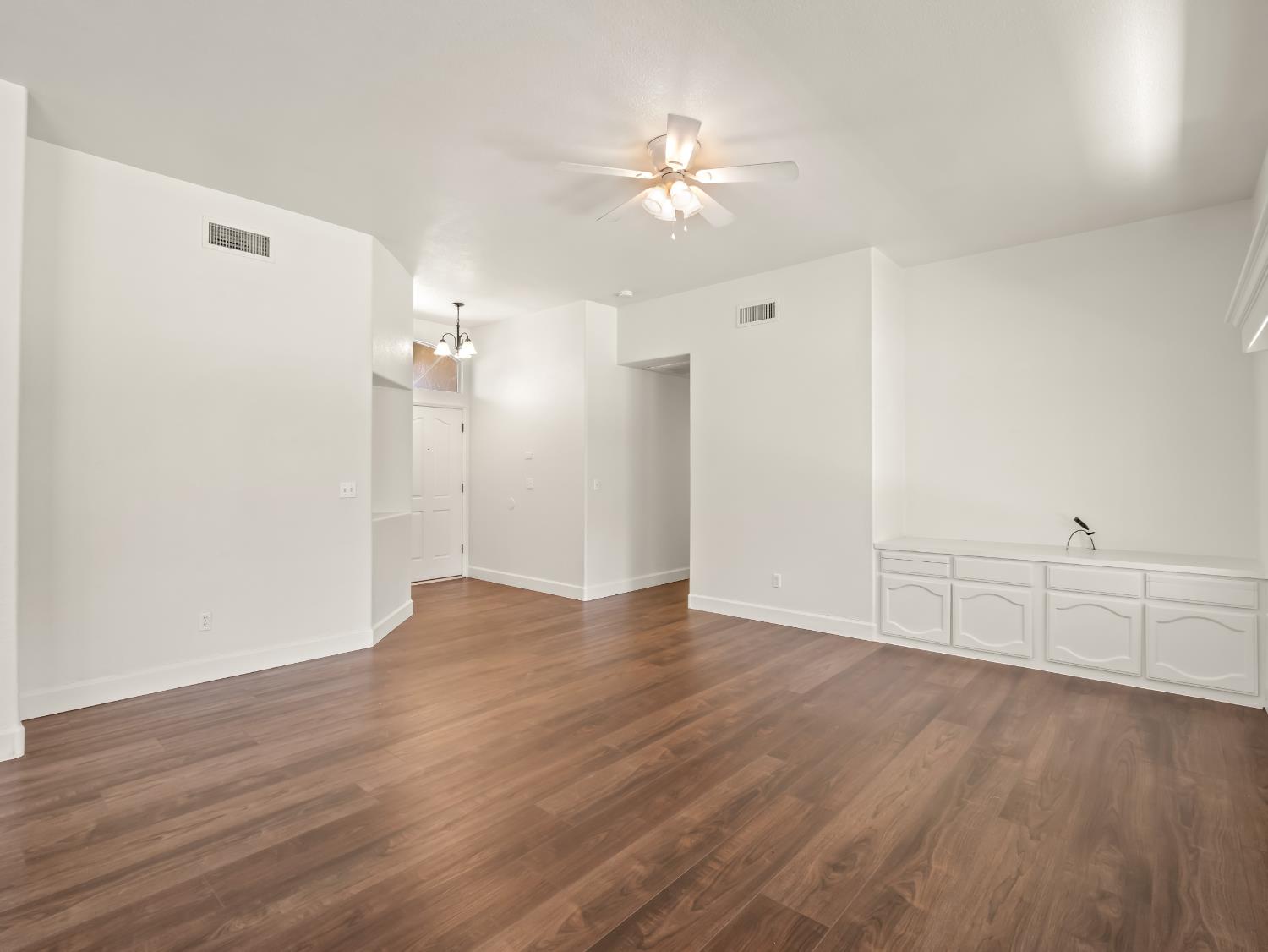 5637 W Oak Ave, Fresno, CA 93722