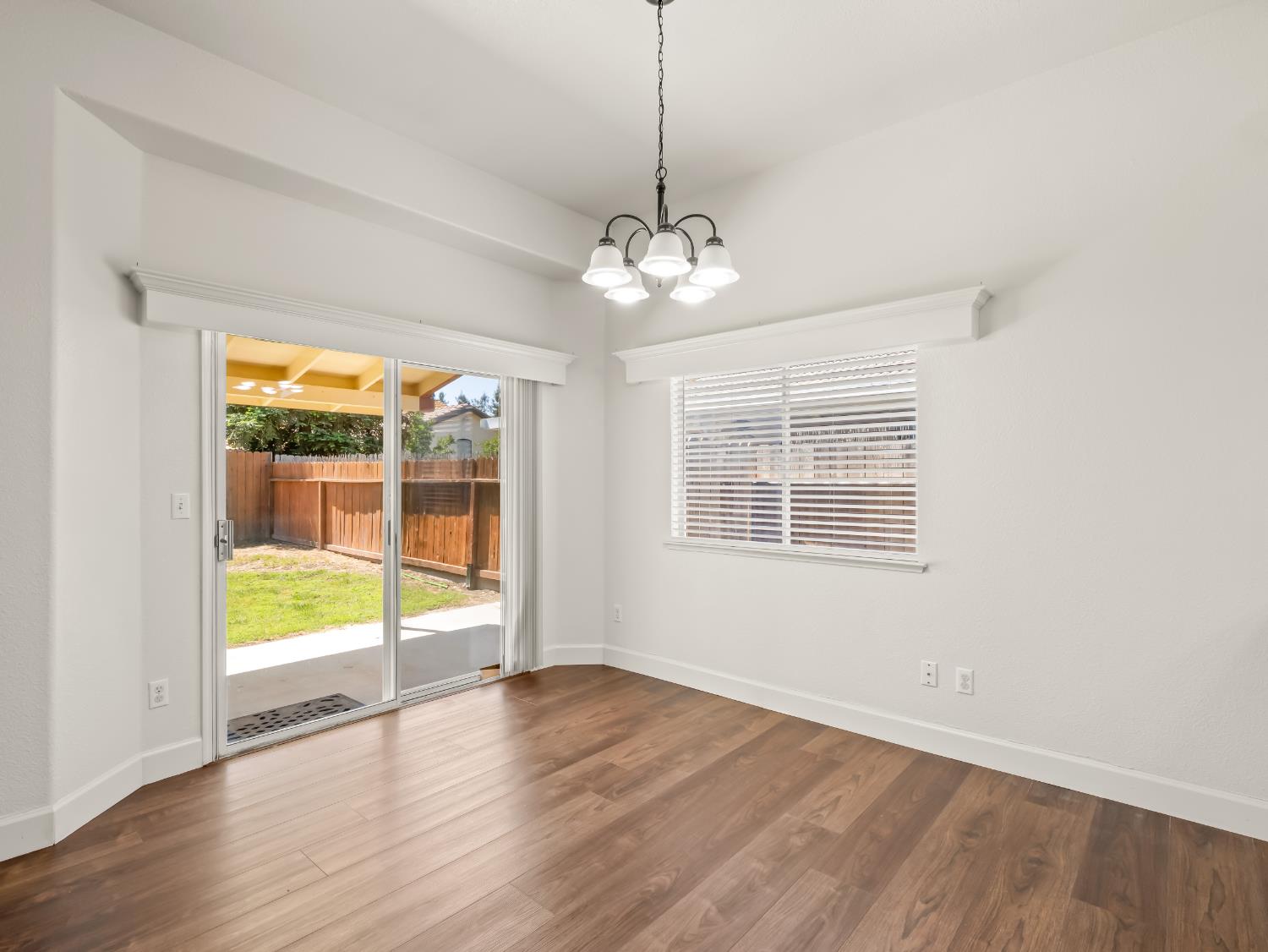 5637 W Oak Ave, Fresno, CA 93722