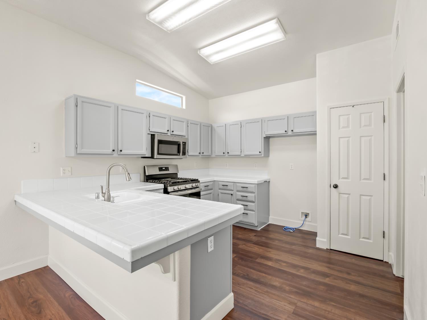 5637 W Oak Ave, Fresno, CA 93722