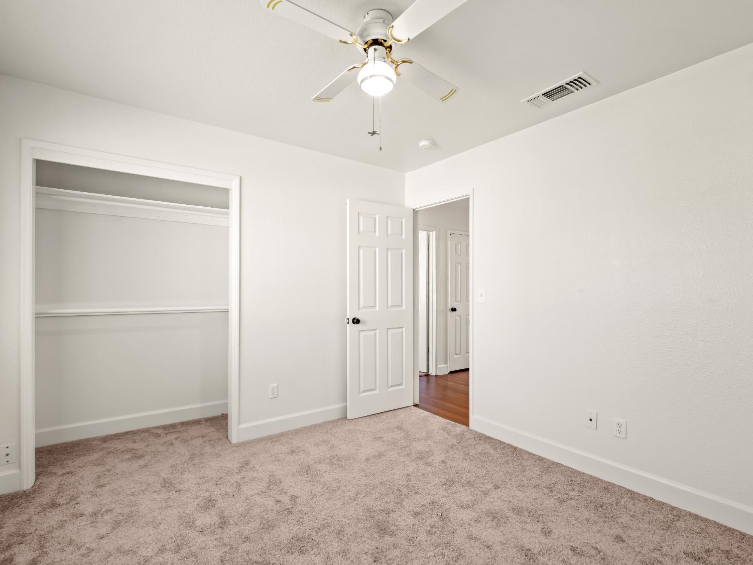 5637 W Oak Ave, Fresno, CA 93722