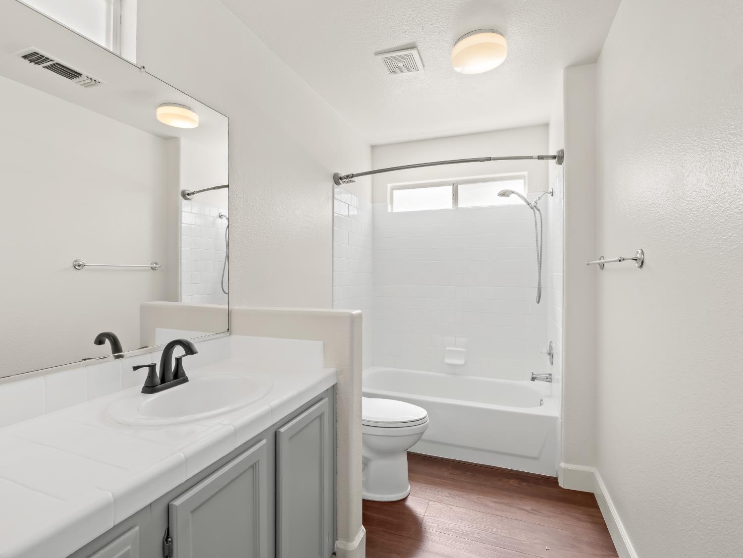 5637 W Oak Ave, Fresno, CA 93722