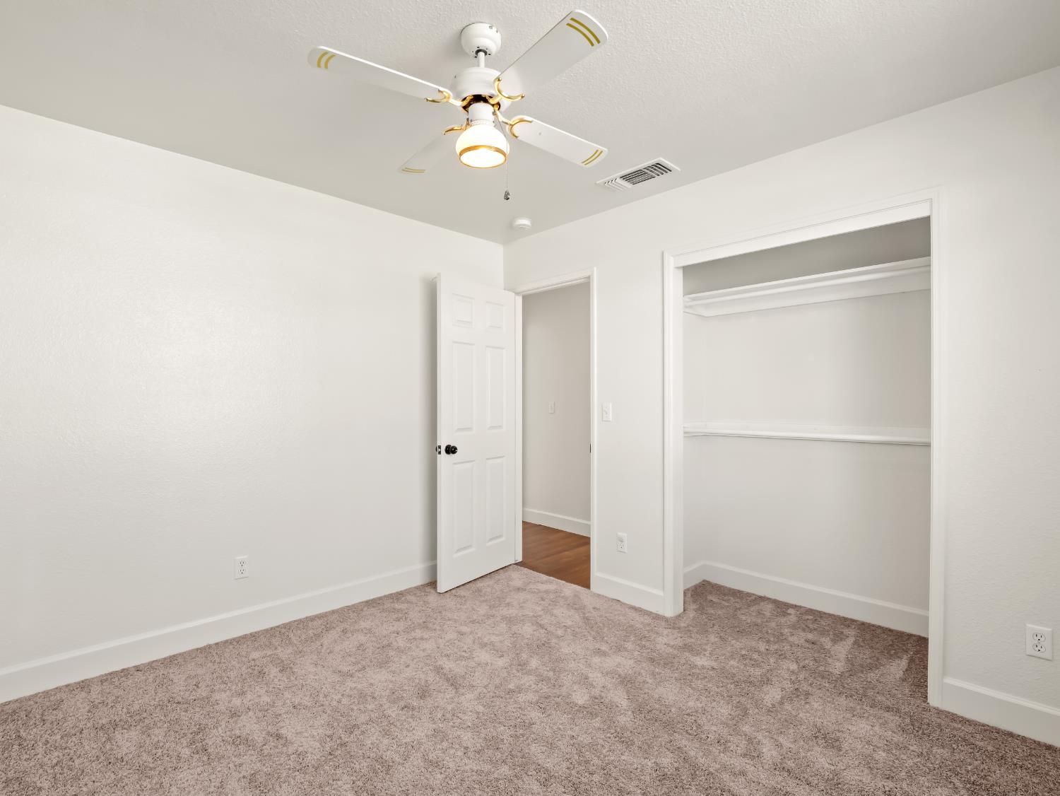 5637 W Oak Ave, Fresno, CA 93722