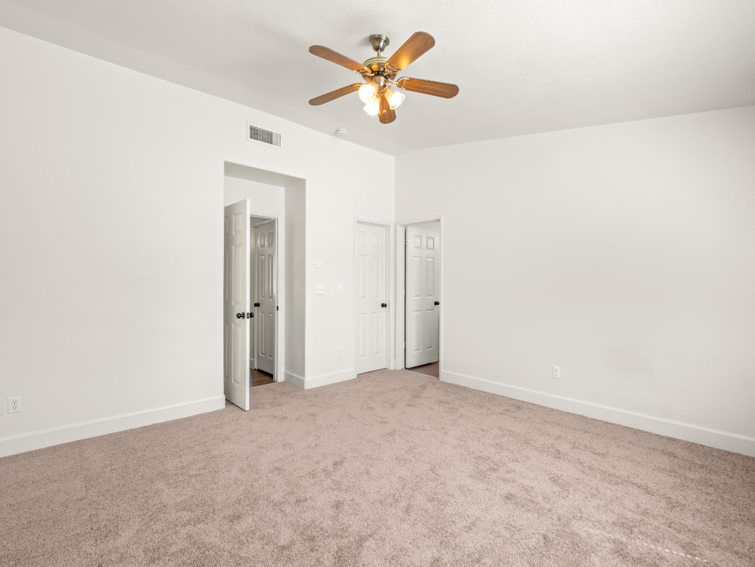 5637 W Oak Ave, Fresno, CA 93722