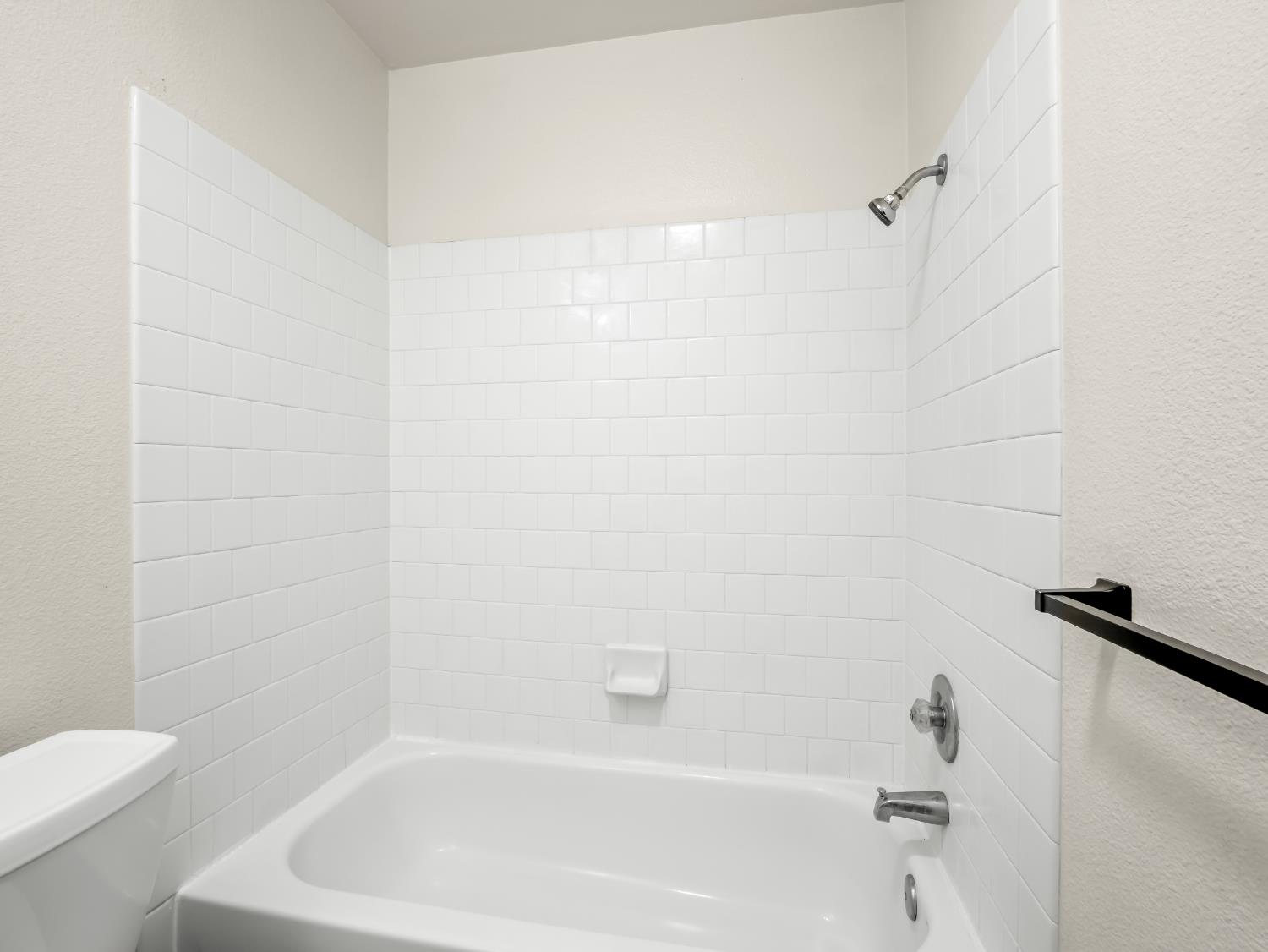 5637 W Oak Ave, Fresno, CA 93722