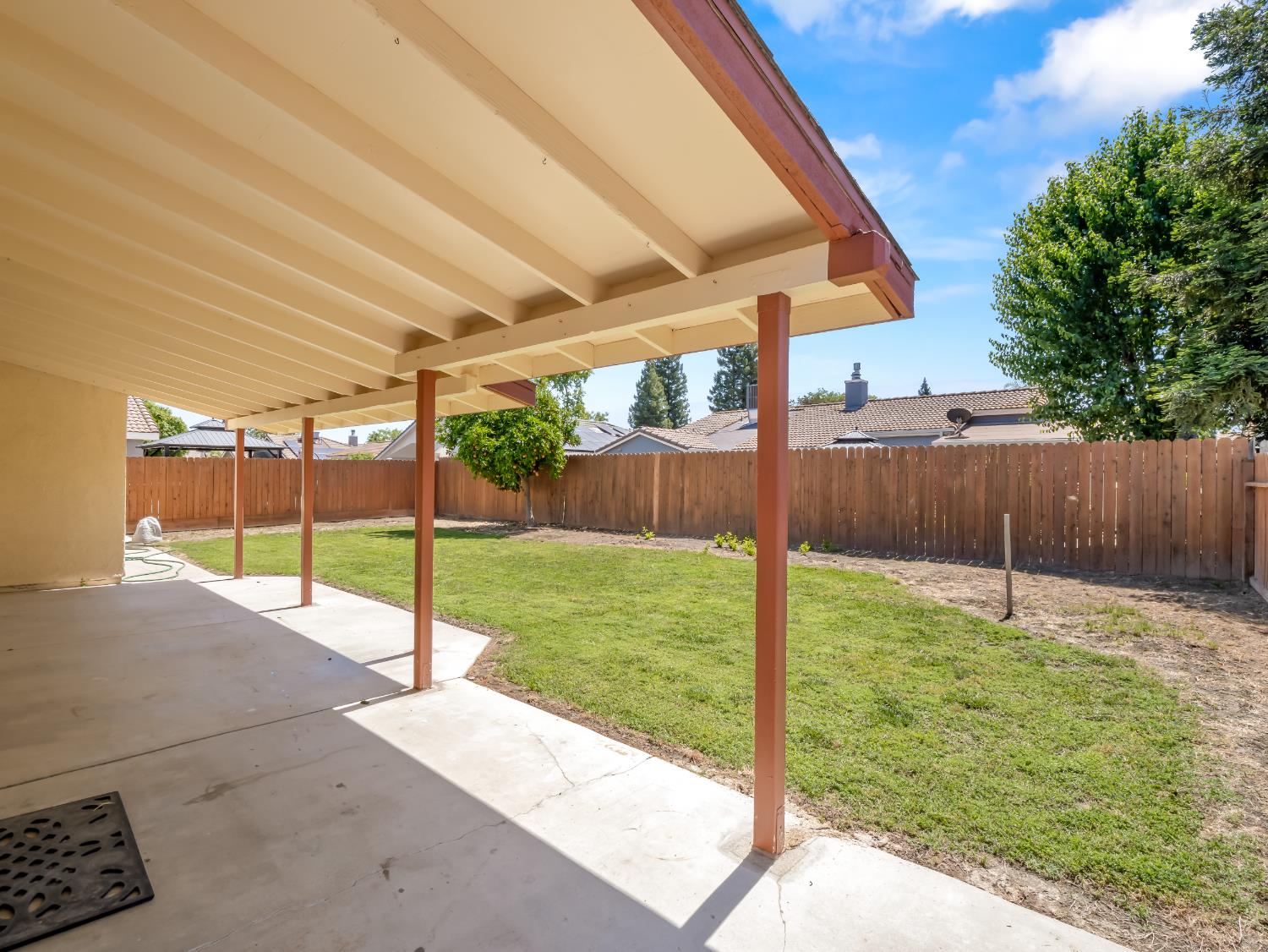 5637 W Oak Ave, Fresno, CA 93722