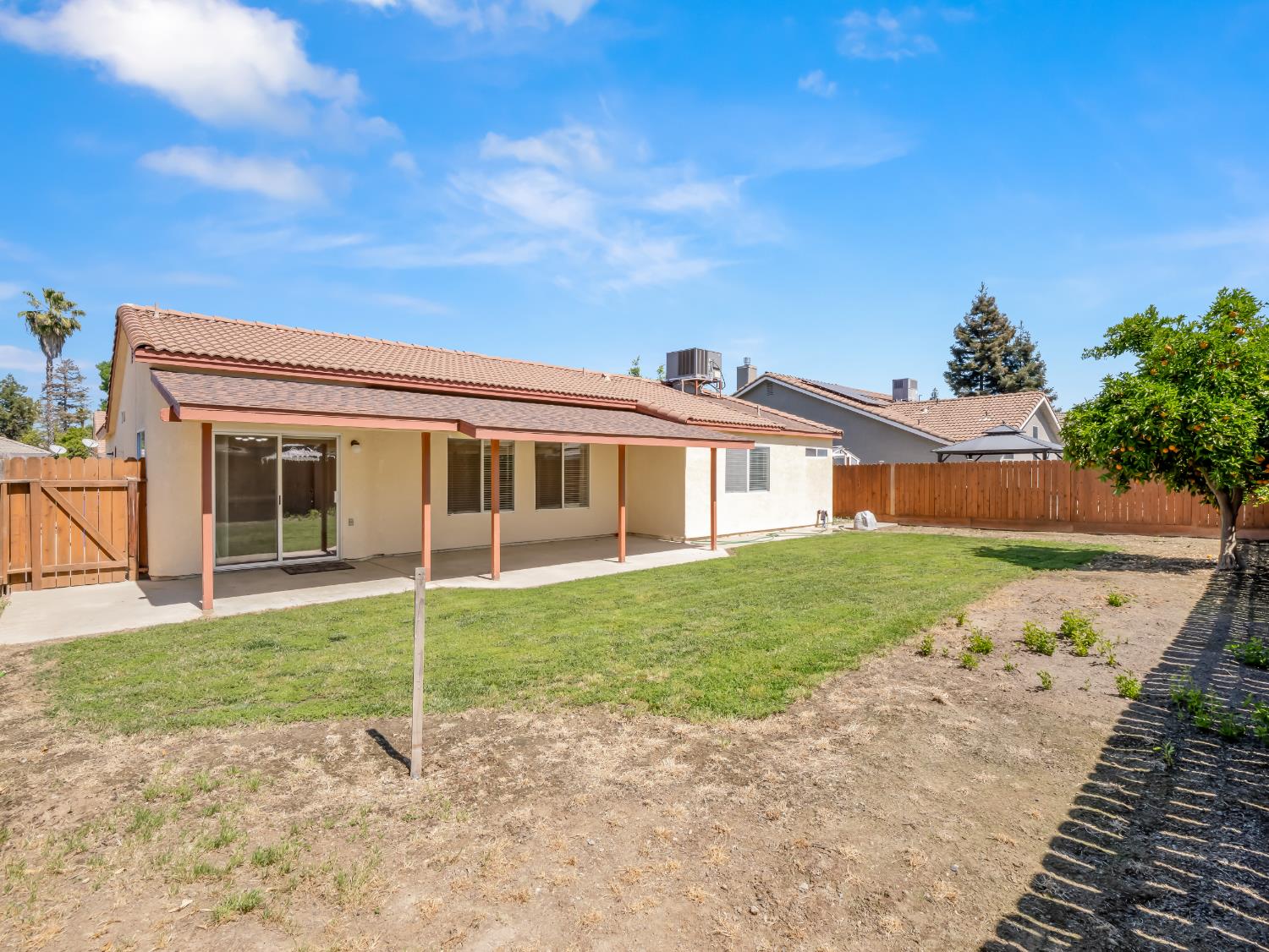 5637 W Oak Ave, Fresno, CA 93722