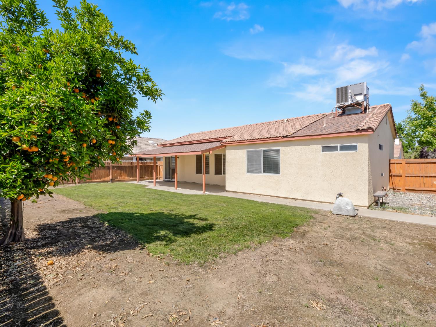 5637 W Oak Ave, Fresno, CA 93722