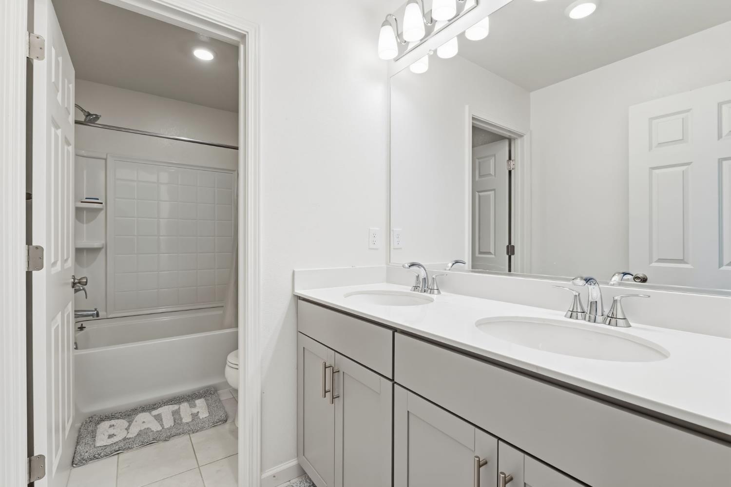 3562 E San Marino Ave, Clovis, CA 93619