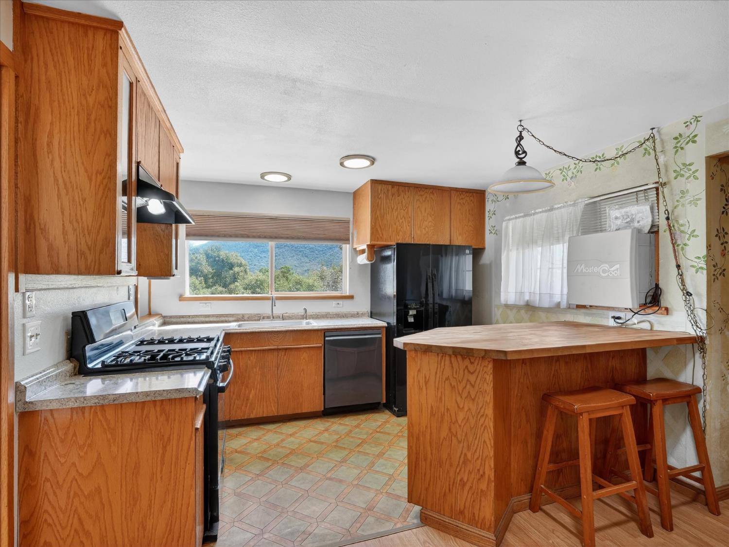 46535 Eastwood Dr S, Oakhurst, CA 93644