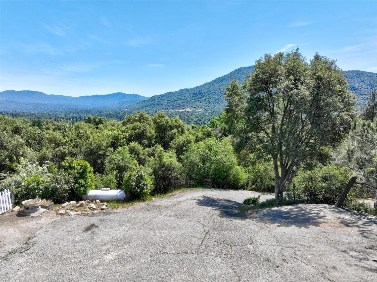 46535 Eastwood Dr S, Oakhurst, CA 93644