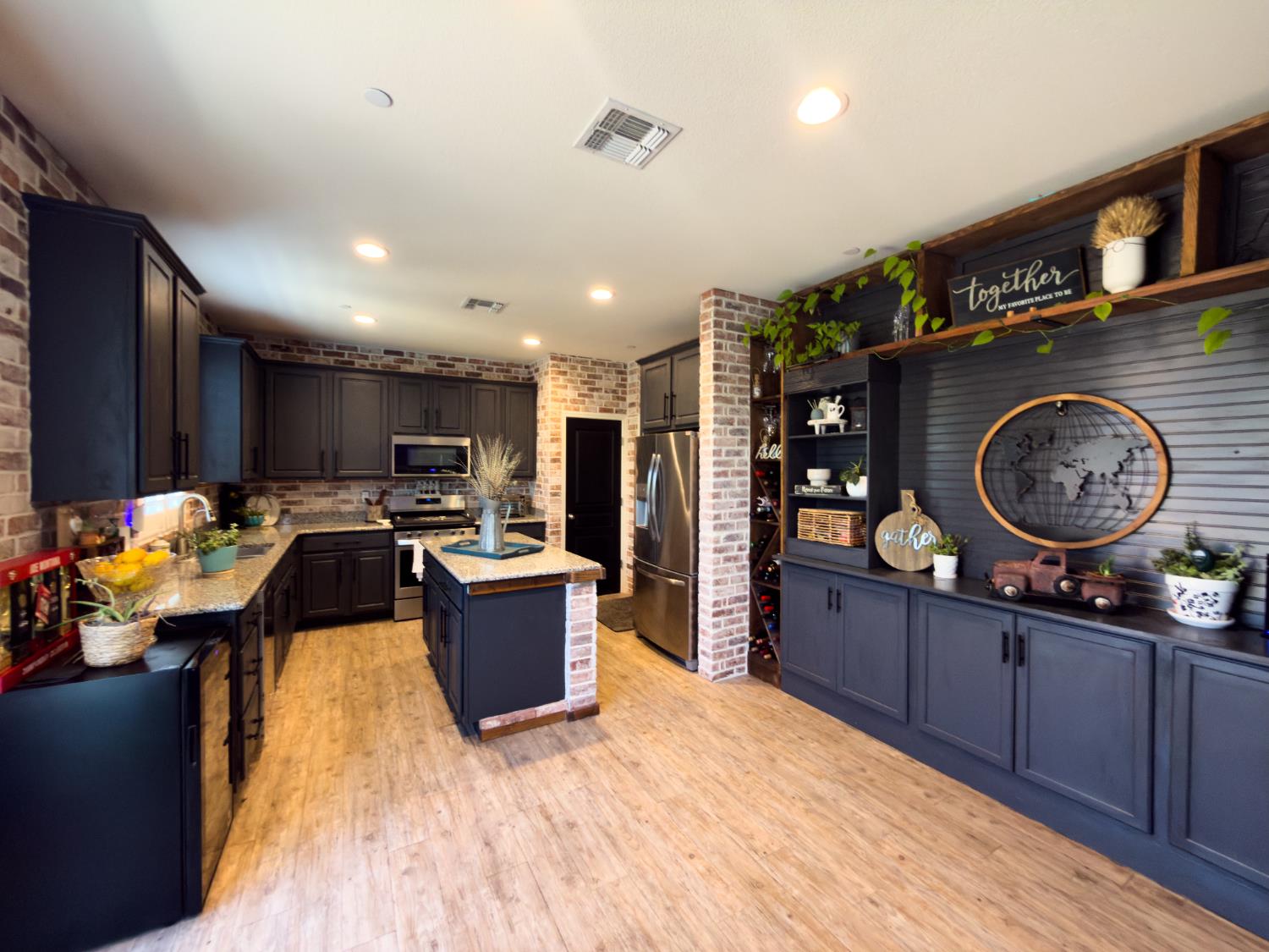 1157 S Dee Ann Ave, Fresno, CA 93727