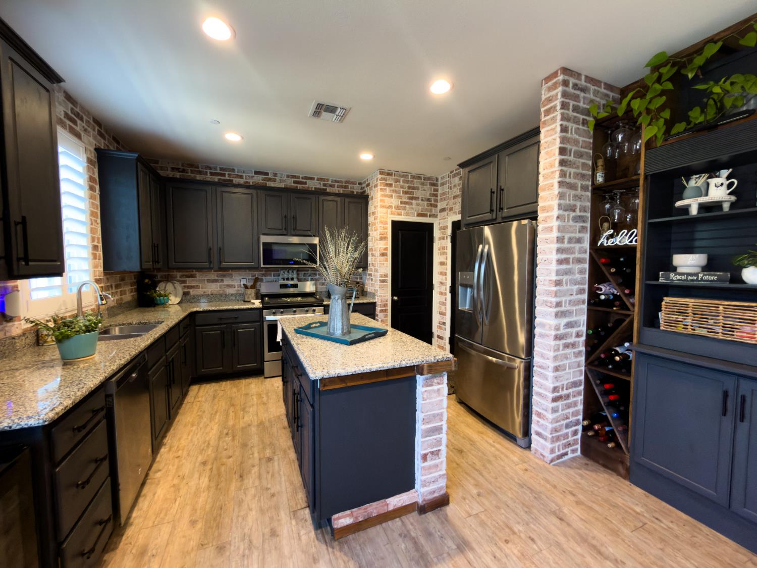 1157 S Dee Ann Ave, Fresno, CA 93727