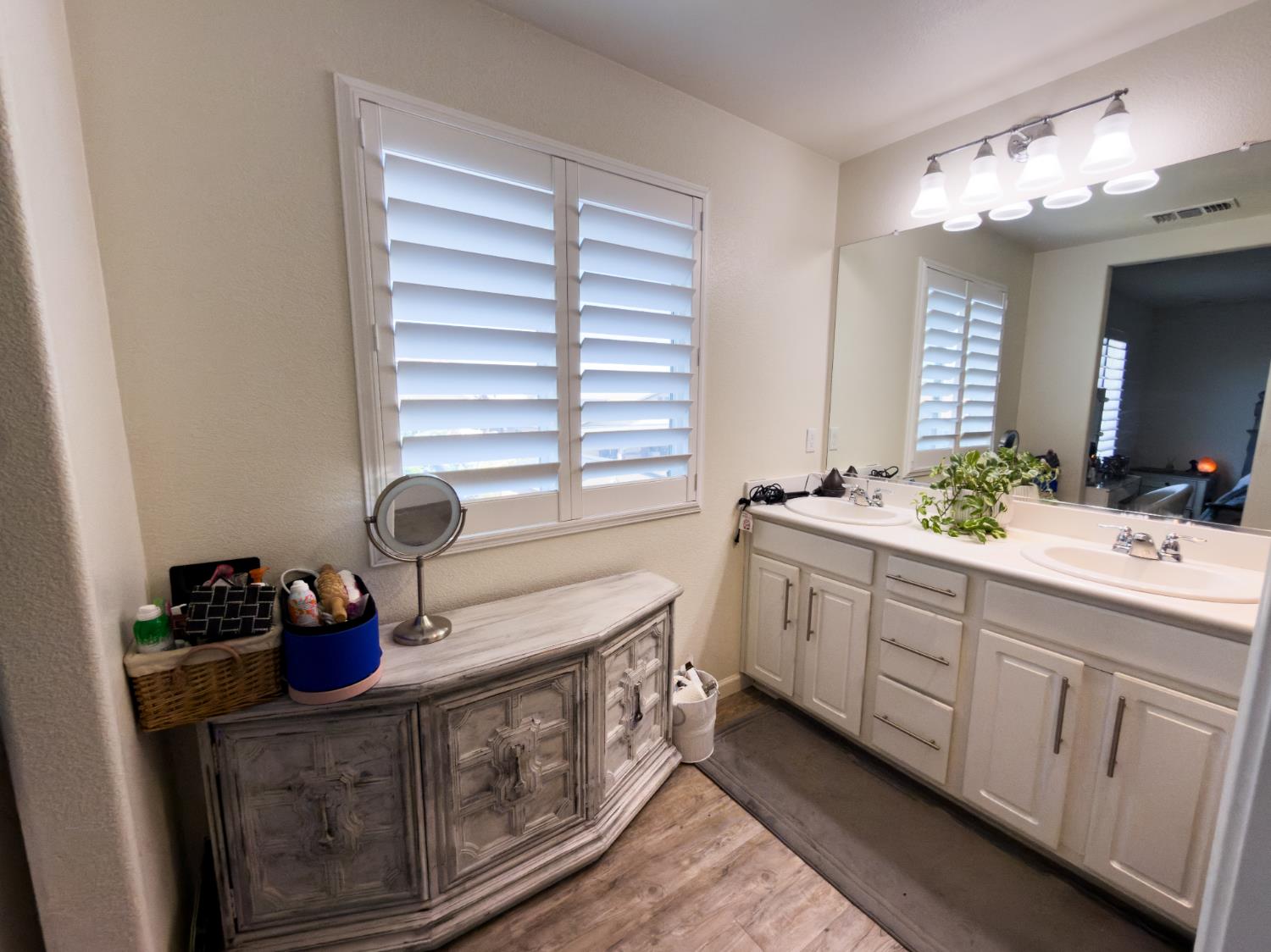 1157 S Dee Ann Ave, Fresno, CA 93727