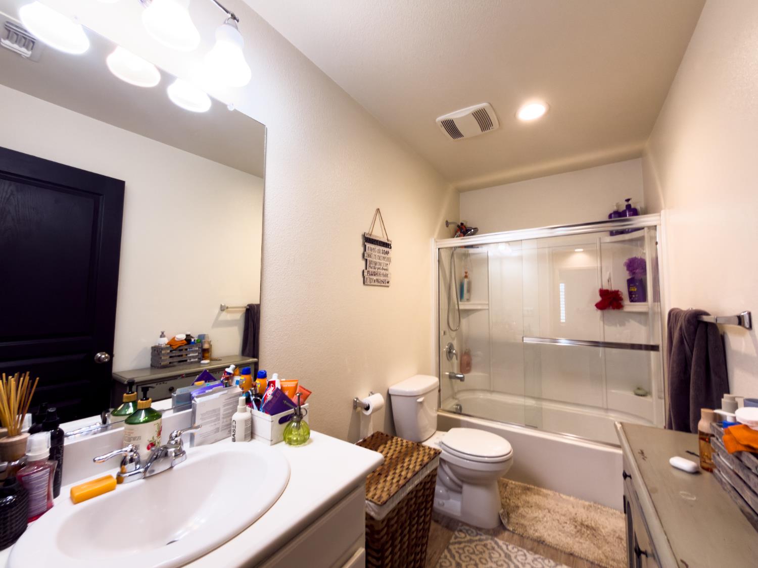 1157 S Dee Ann Ave, Fresno, CA 93727