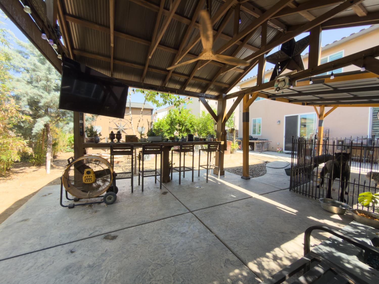 1157 S Dee Ann Ave, Fresno, CA 93727