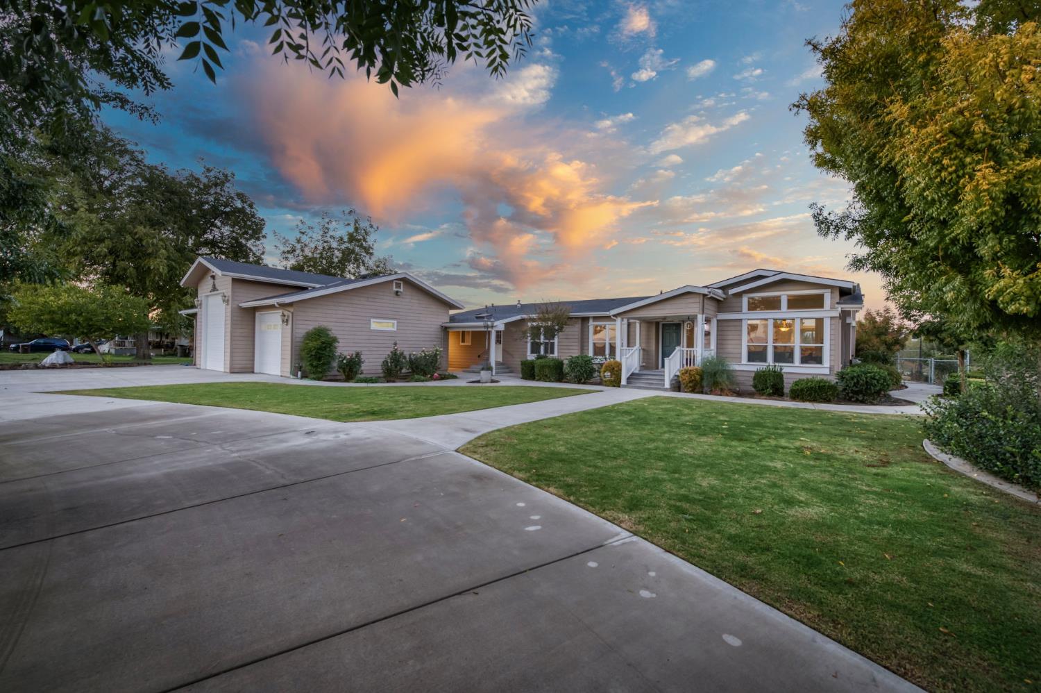 8646 Cairo, Laton, CA 93242