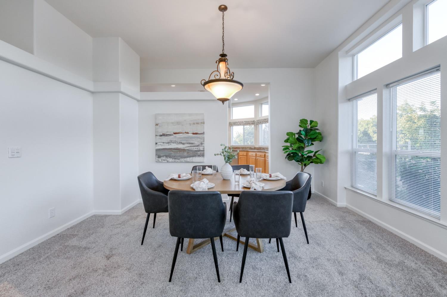 8646 Cairo, Laton, CA 93242