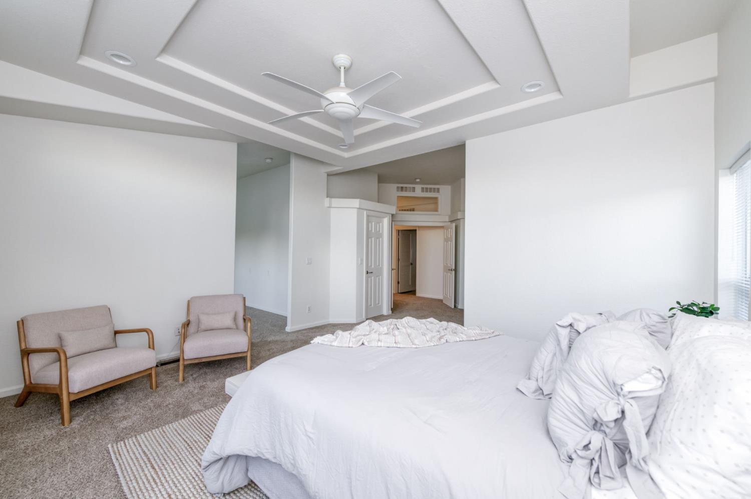 8646 Cairo, Laton, CA 93242